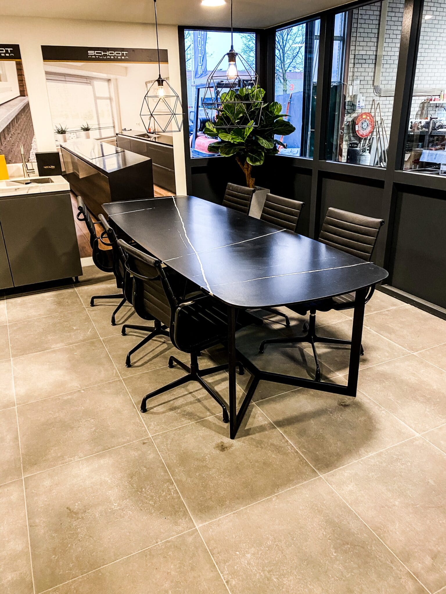 tafel showroom 1