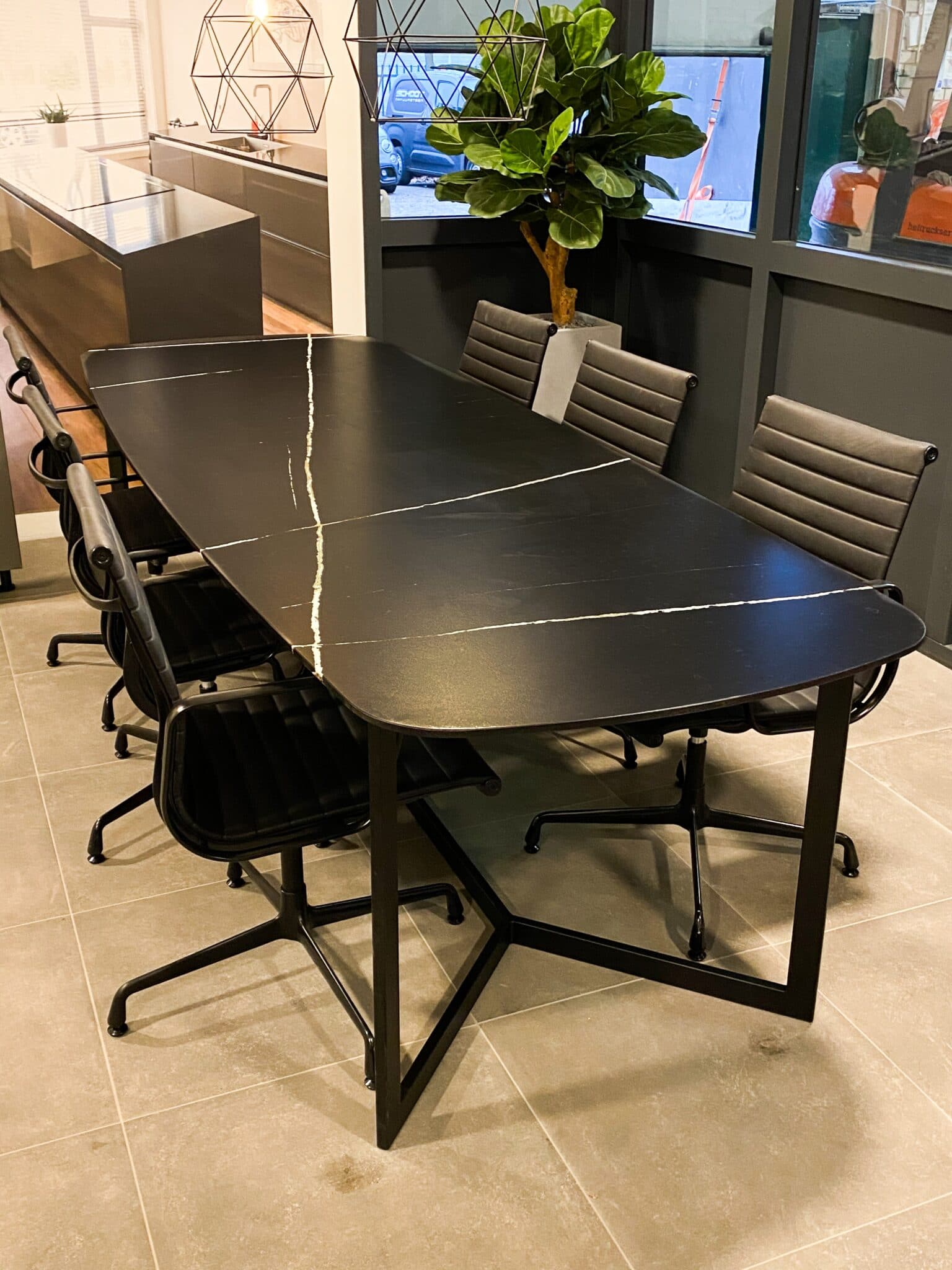 tafel showroom 2